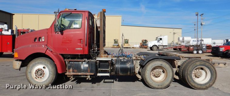 image for item DN2561 1999 Sterling L9500  semi truck