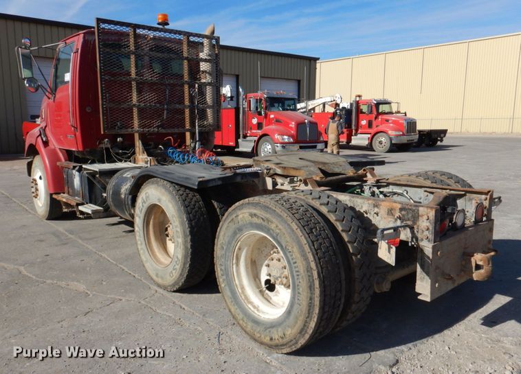 image for item DN2561 1999 Sterling L9500  semi truck