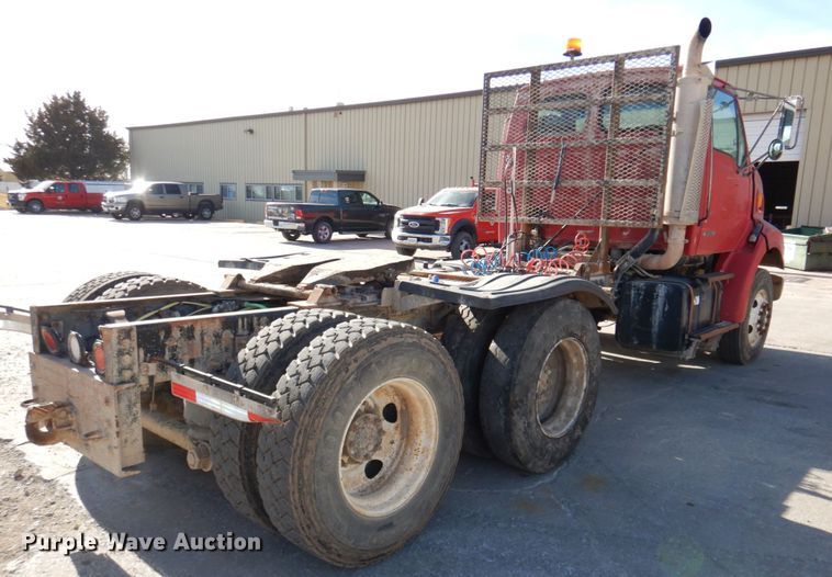 image for item DN2561 1999 Sterling L9500  semi truck