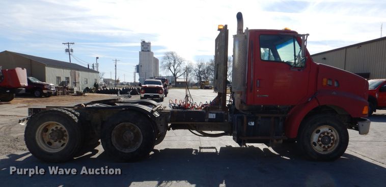 image for item DN2561 1999 Sterling L9500  semi truck