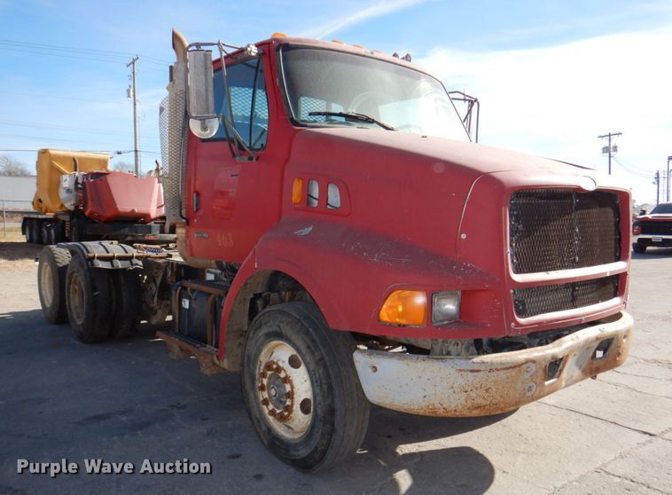 image for item DN2561 1999 Sterling L9500  semi truck