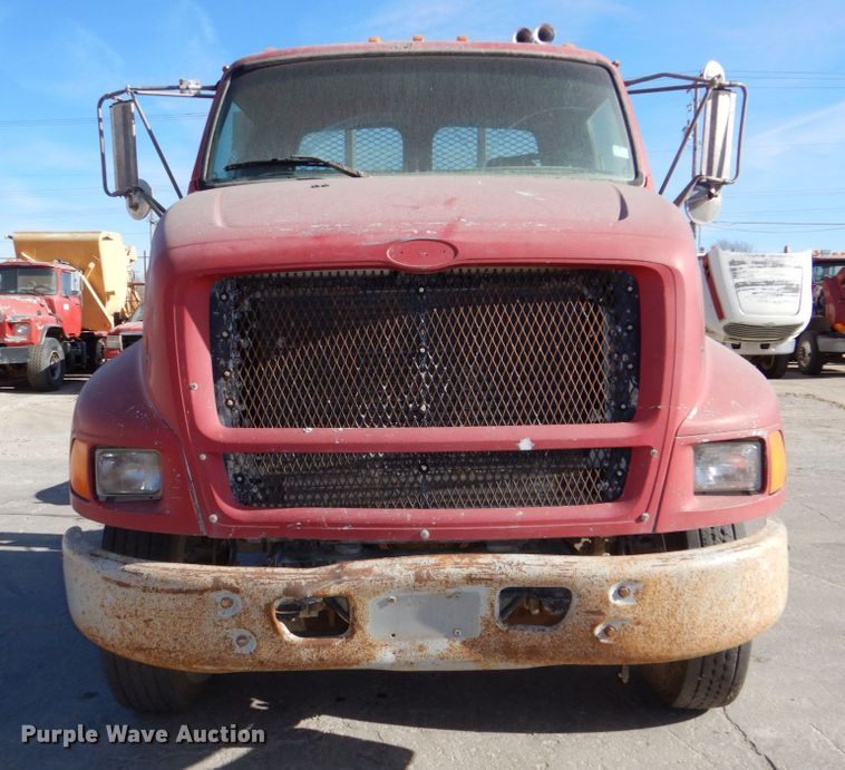image for item DN2561 1999 Sterling L9500  semi truck