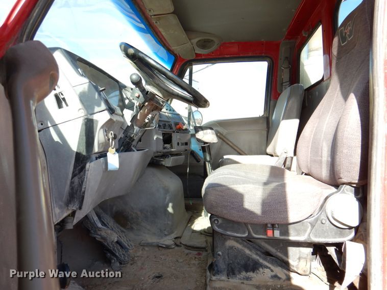 image for item DN2561 1999 Sterling L9500  semi truck