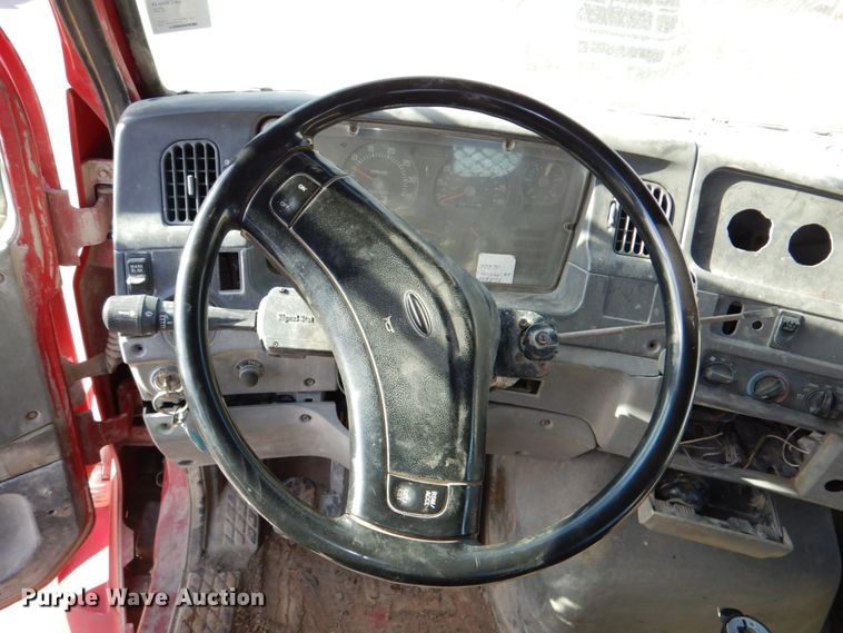 image for item DN2561 1999 Sterling L9500  semi truck