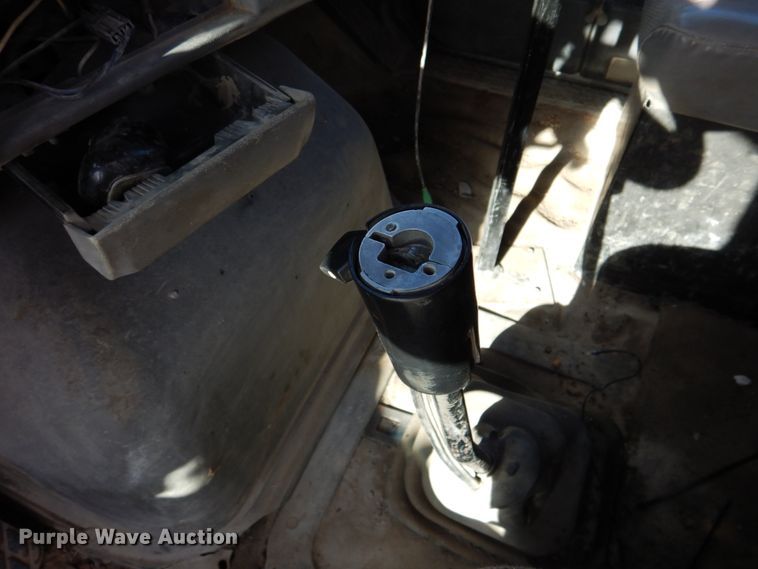 image for item DN2561 1999 Sterling L9500  semi truck