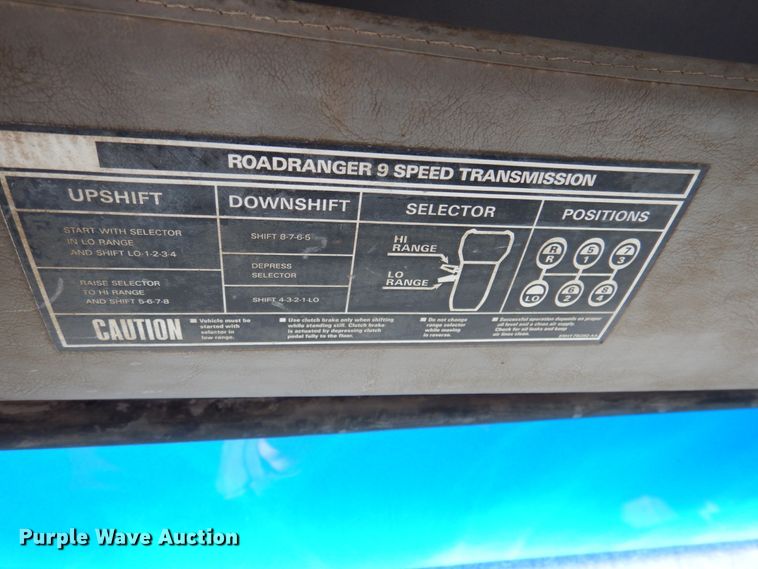 image for item DN2561 1999 Sterling L9500  semi truck