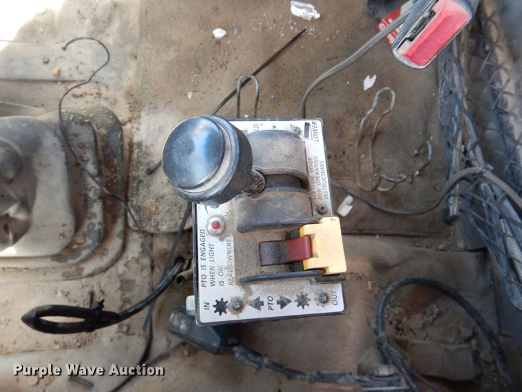 image for item DN2561 1999 Sterling L9500  semi truck