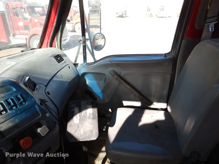 image for item DN2561 1999 Sterling L9500  semi truck