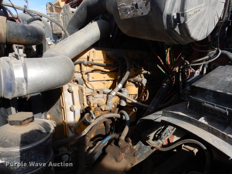 image for item DN2561 1999 Sterling L9500  semi truck