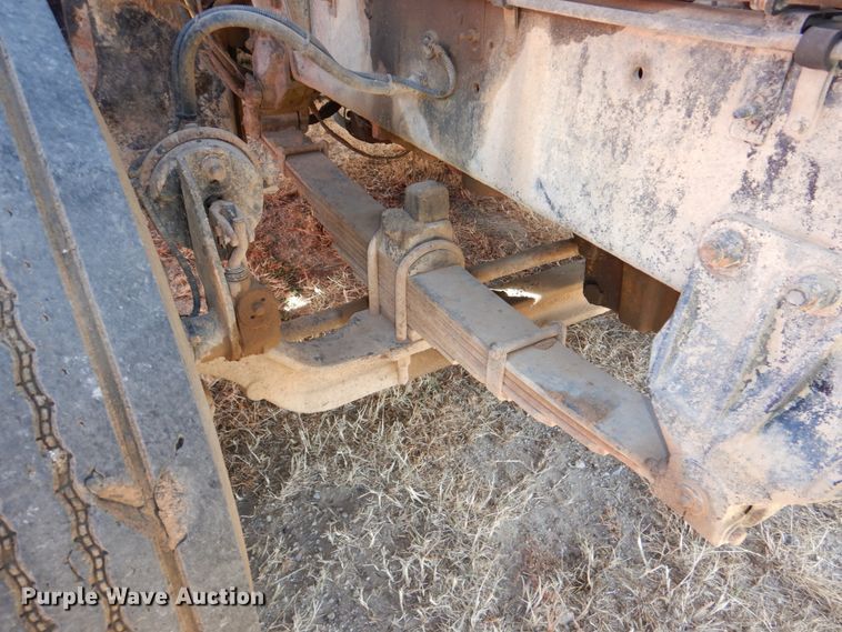 image for item DN2561 1999 Sterling L9500  semi truck