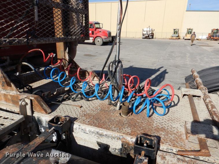 image for item DN2561 1999 Sterling L9500  semi truck