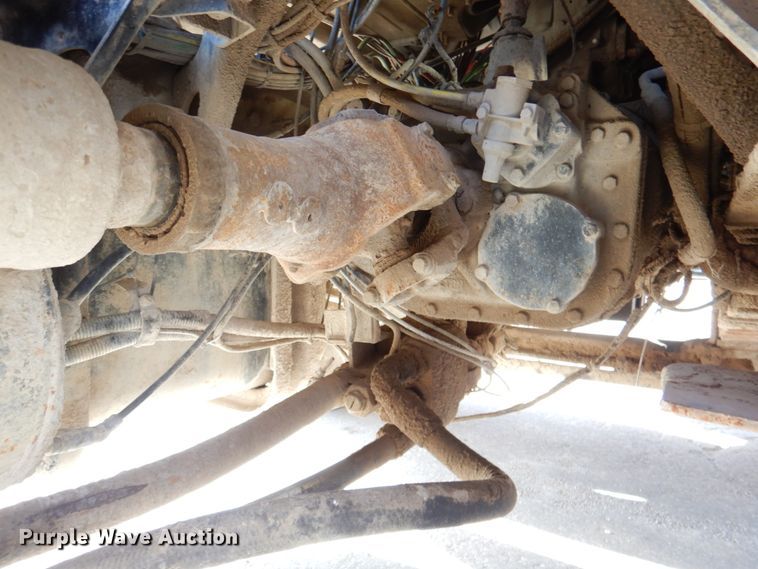 image for item DN2561 1999 Sterling L9500  semi truck