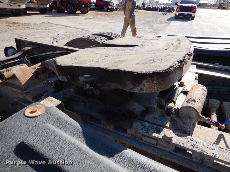 image for item DN2561 1999 Sterling L9500  semi truck