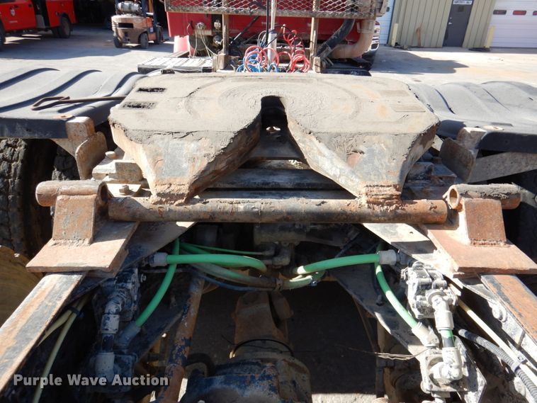 image for item DN2561 1999 Sterling L9500  semi truck