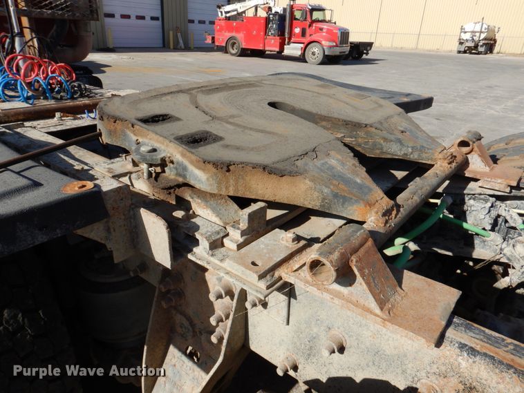 image for item DN2561 1999 Sterling L9500  semi truck