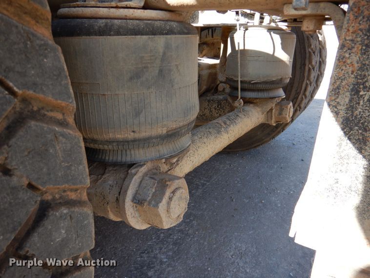 image for item DN2561 1999 Sterling L9500  semi truck