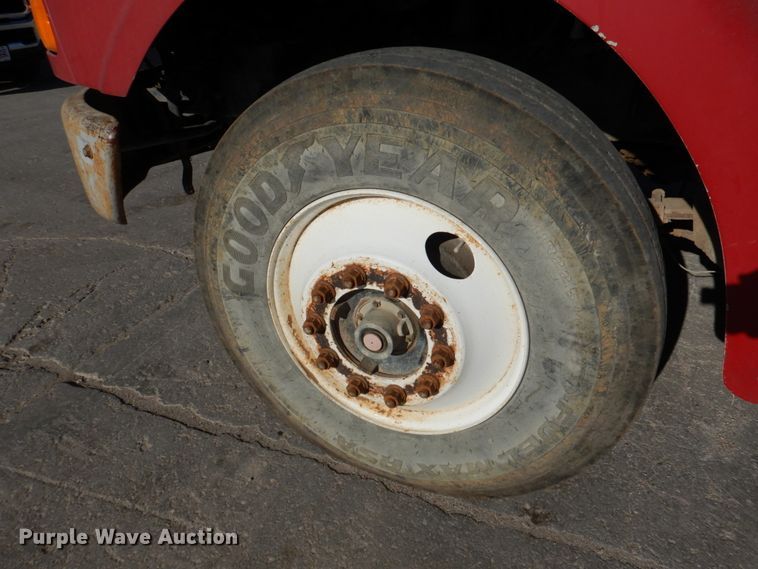 image for item DN2561 1999 Sterling L9500  semi truck