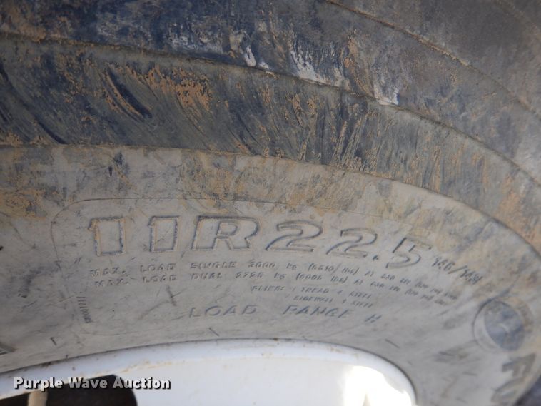 image for item DN2561 1999 Sterling L9500  semi truck