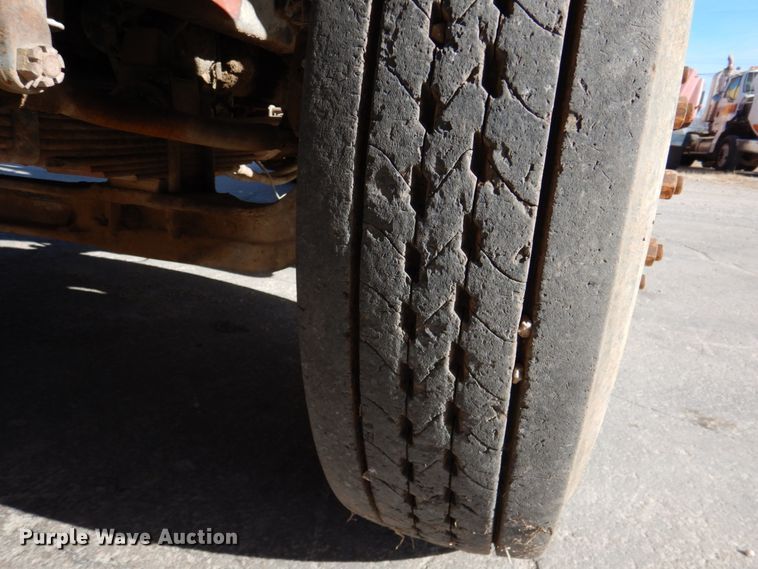 image for item DN2561 1999 Sterling L9500  semi truck