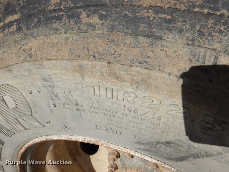 image for item DN2561 1999 Sterling L9500  semi truck