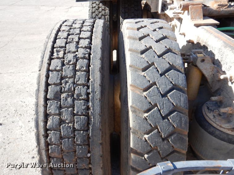 image for item DN2561 1999 Sterling L9500  semi truck