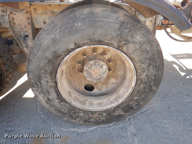 image for item DN2561 1999 Sterling L9500  semi truck