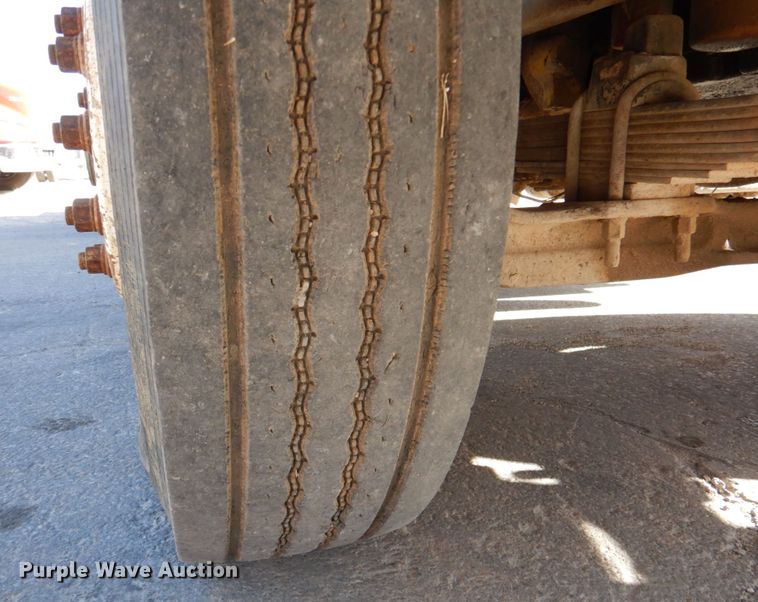 image for item DN2561 1999 Sterling L9500  semi truck