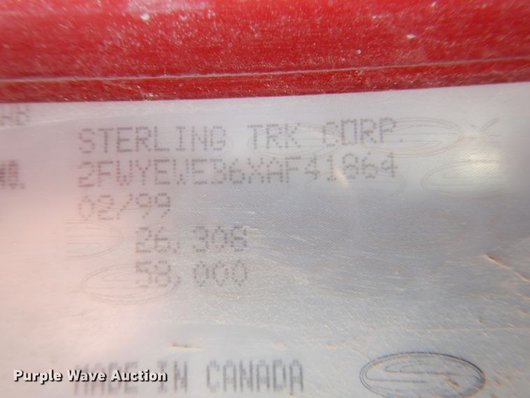 image for item DN2561 1999 Sterling L9500  semi truck