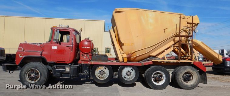 image for item DN2563 2000 Mack DM690S  ready mix truck