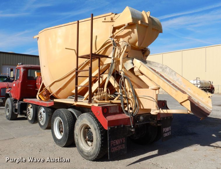 image for item DN2563 2000 Mack DM690S  ready mix truck