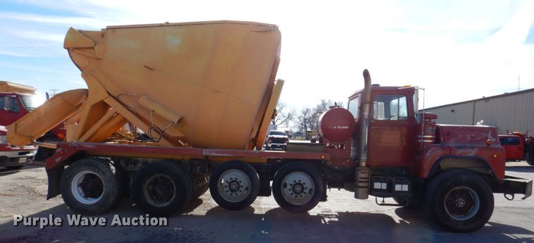 image for item DN2563 2000 Mack DM690S  ready mix truck