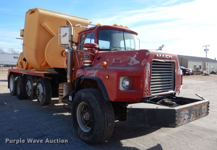 image for item DN2563 2000 Mack DM690S  ready mix truck