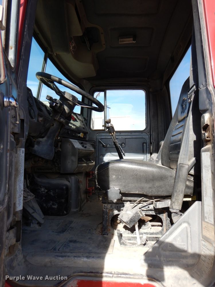 image for item DN2563 2000 Mack DM690S  ready mix truck