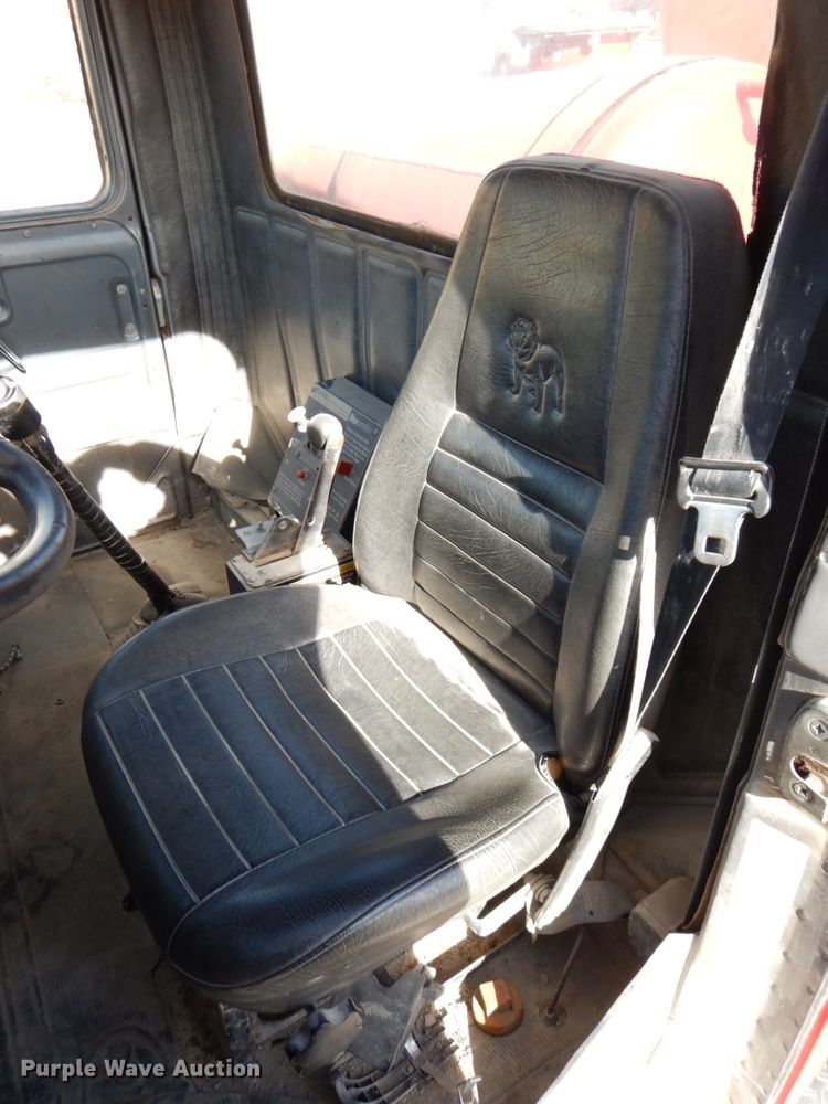 image for item DN2563 2000 Mack DM690S  ready mix truck