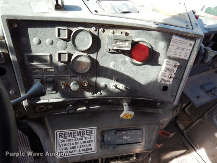 image for item DN2563 2000 Mack DM690S  ready mix truck