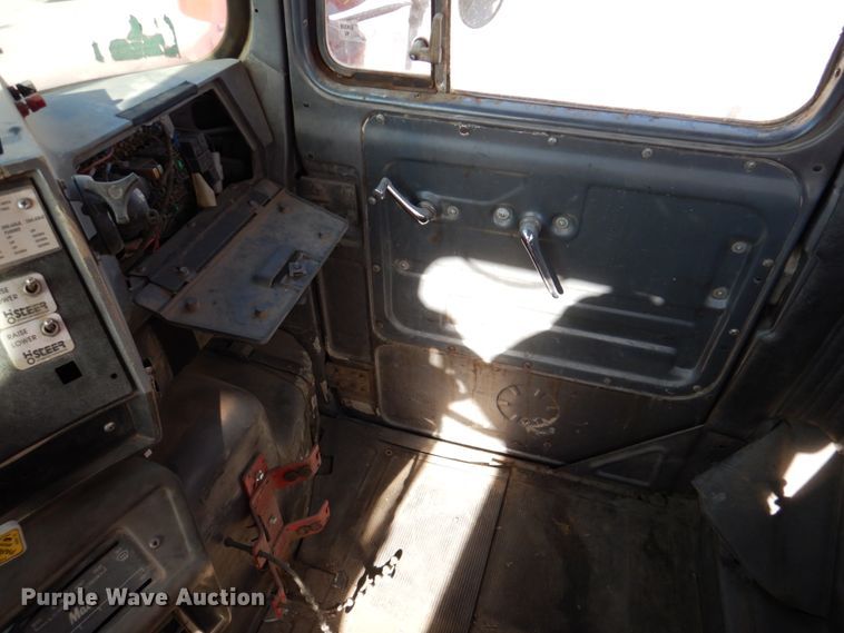 image for item DN2563 2000 Mack DM690S  ready mix truck