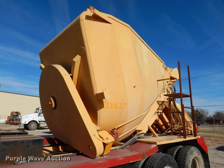 image for item DN2563 2000 Mack DM690S  ready mix truck