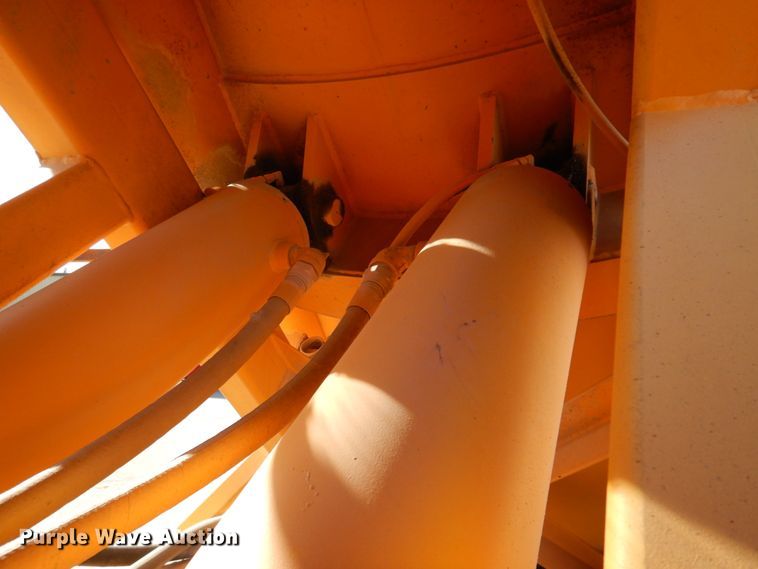 image for item DN2563 2000 Mack DM690S  ready mix truck