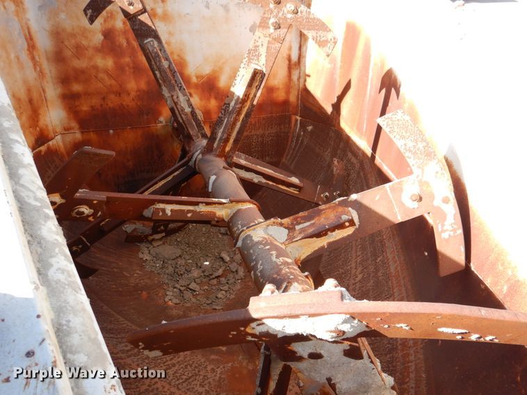 image for item DN2563 2000 Mack DM690S  ready mix truck