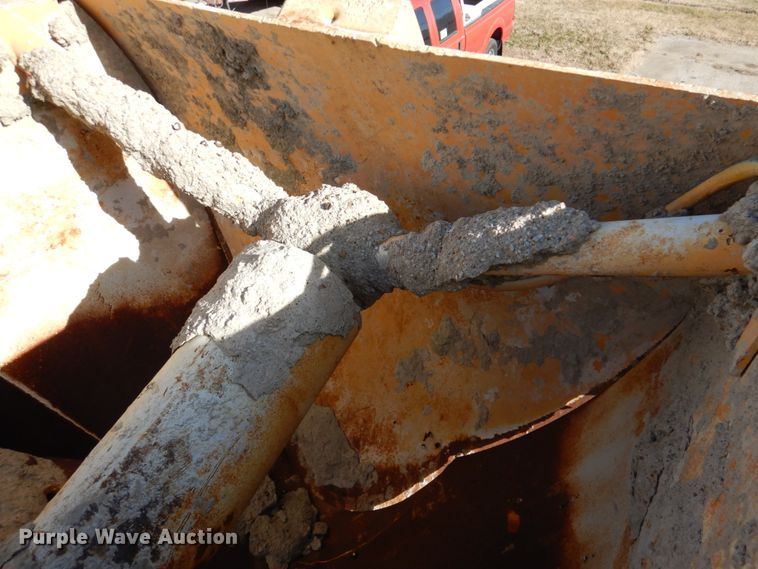 image for item DN2563 2000 Mack DM690S  ready mix truck