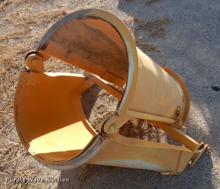 image for item DN2563 2000 Mack DM690S  ready mix truck