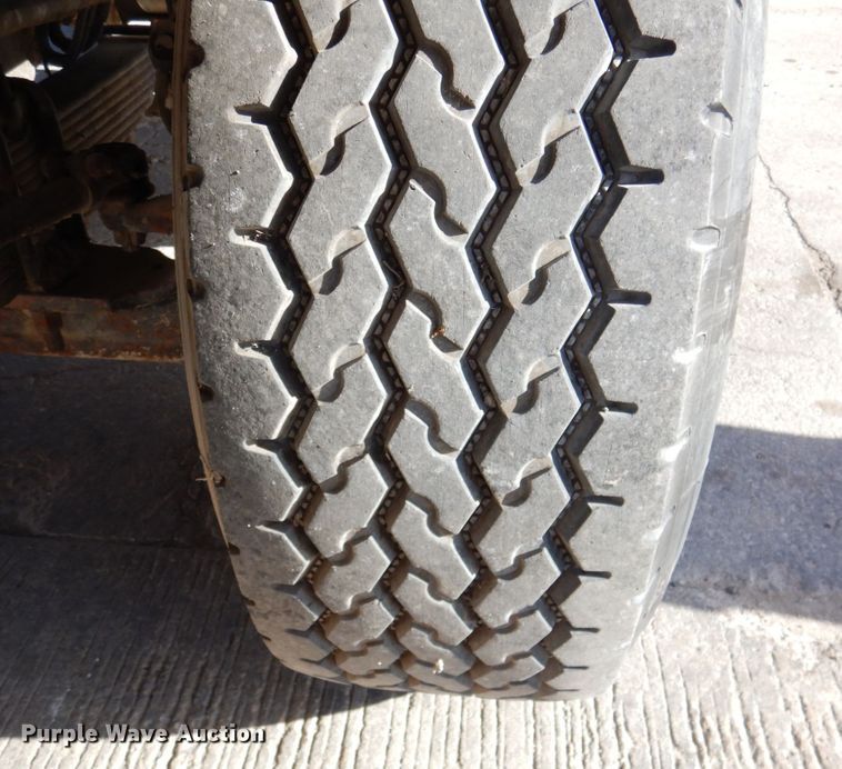 image for item DN2563 2000 Mack DM690S  ready mix truck