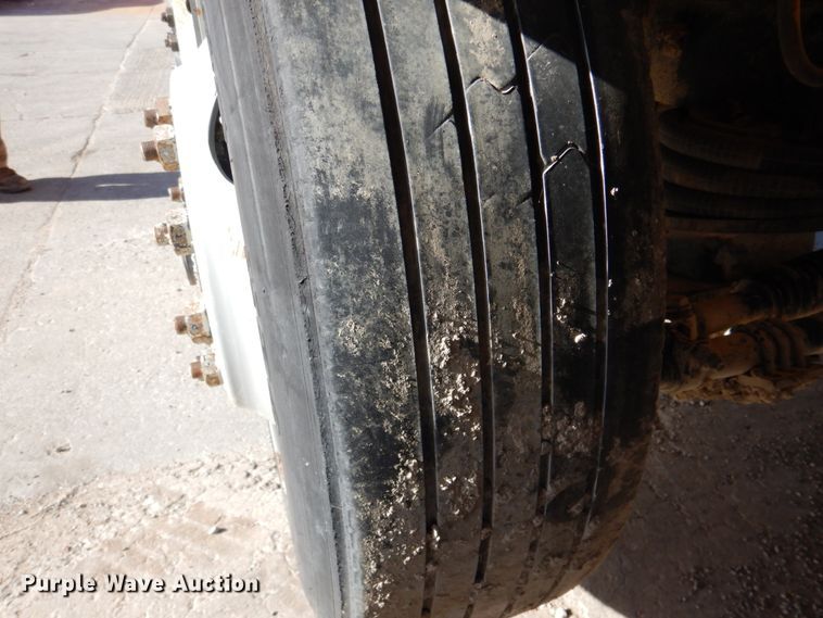 image for item DN2563 2000 Mack DM690S  ready mix truck