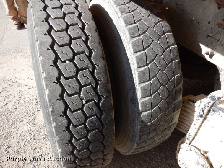 image for item DN2563 2000 Mack DM690S  ready mix truck