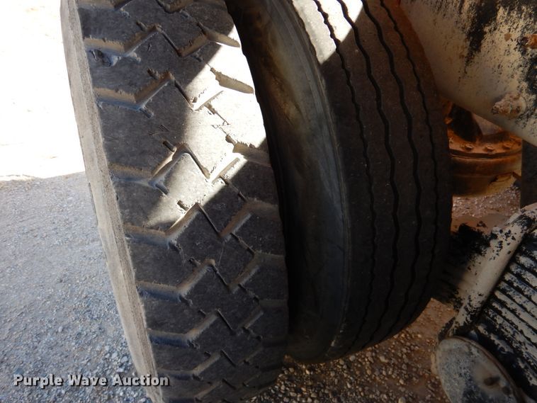 image for item DN2563 2000 Mack DM690S  ready mix truck