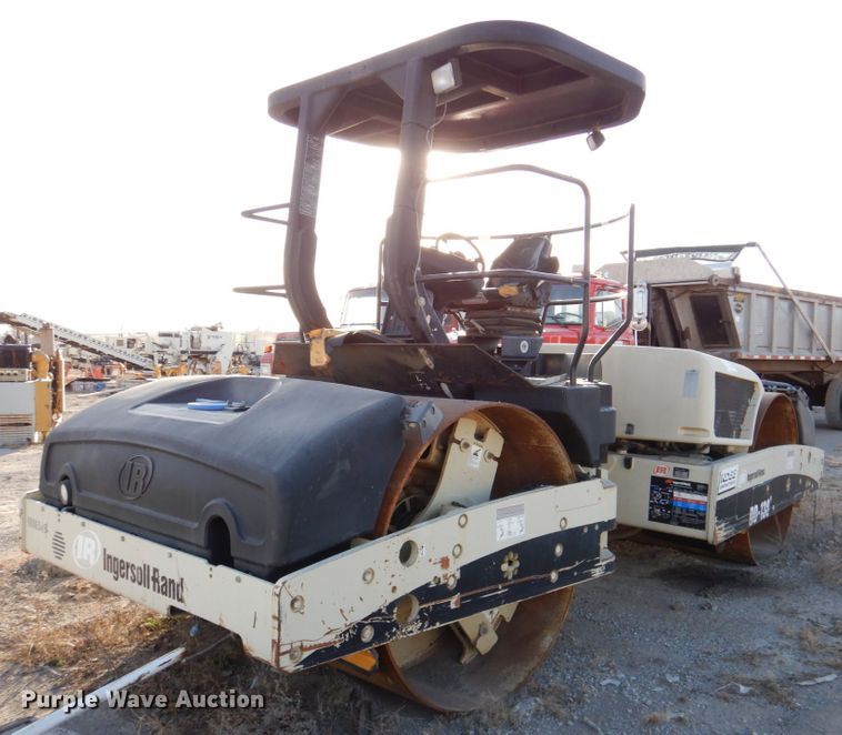 image for item DN2571 Ingersoll Rand DD-138  double drum vibratory roller