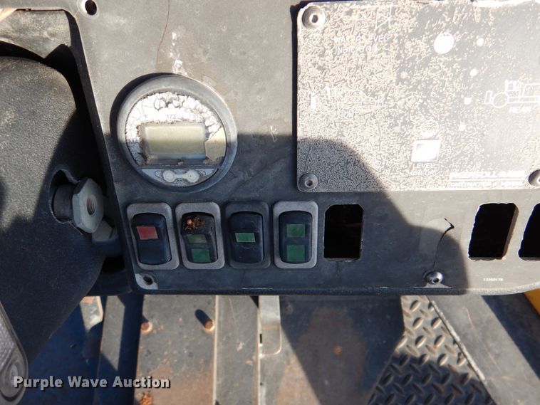 image for item DN2571 Ingersoll Rand DD-138  double drum vibratory roller