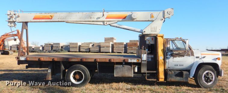 image for item DN2620 1989 GMC C7000  crane truck