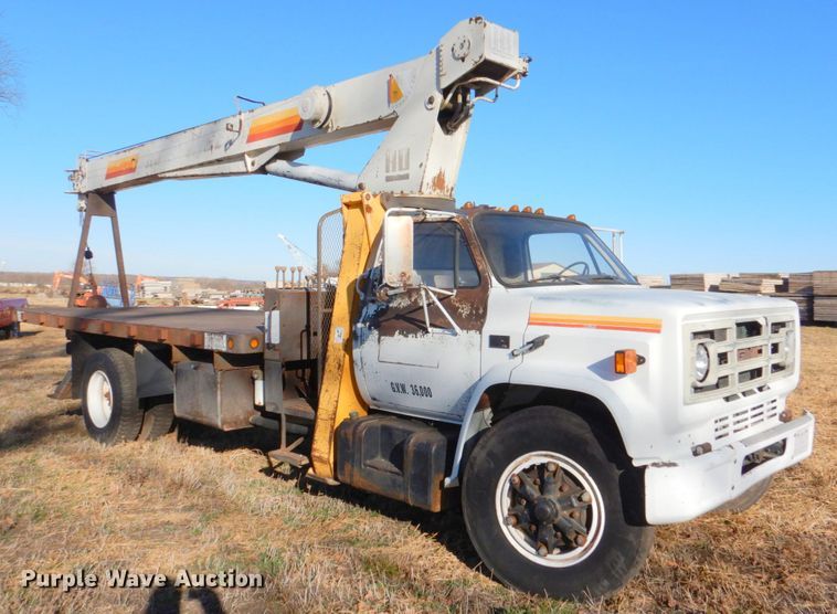 image for item DN2620 1989 GMC C7000  crane truck