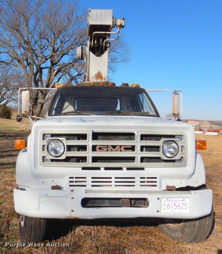 image for item DN2620 1989 GMC C7000  crane truck